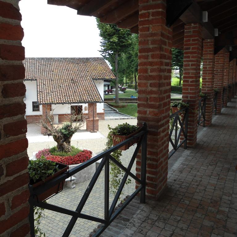 Hotel Novarello Granozzo con Monticello Exteriör bild